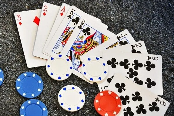 Cần nắm rõ một số thuật ngữ cơ bản trong game bài Phỏm
